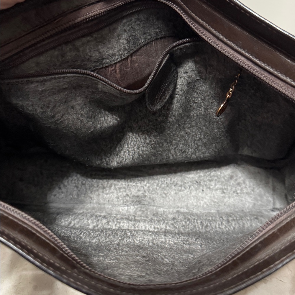 Rare GUCCI. Leather shoulder bag with card - Picture 10 of 15